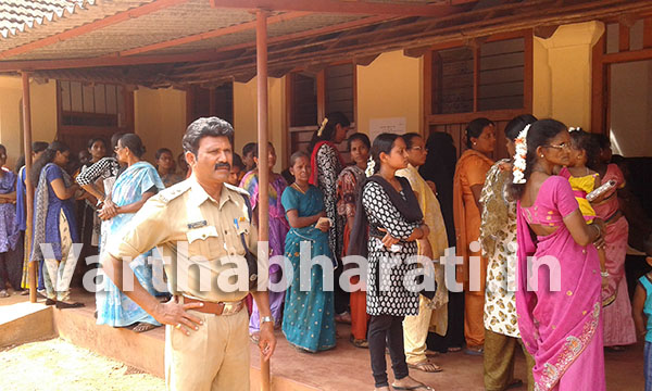 ಮುಲ್ಕಿ ಹೋಬಳಿಯಲ್ಲಿ ಶಾಂತಿಯುತ ಮತದಾನ : ಹಲವೆಡೆ ಕೈಕೊಟ್ಟ ಮತಯಂತ್ರಗಳು , ಮತದಾರರ ಅಸಮಾಧಾನ